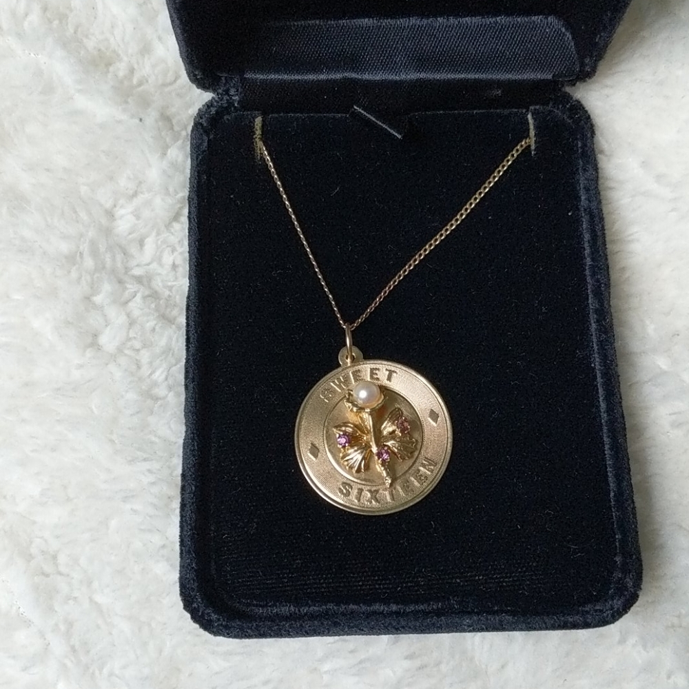 Beautiful antique 14 karat gold sweet 16 necklace